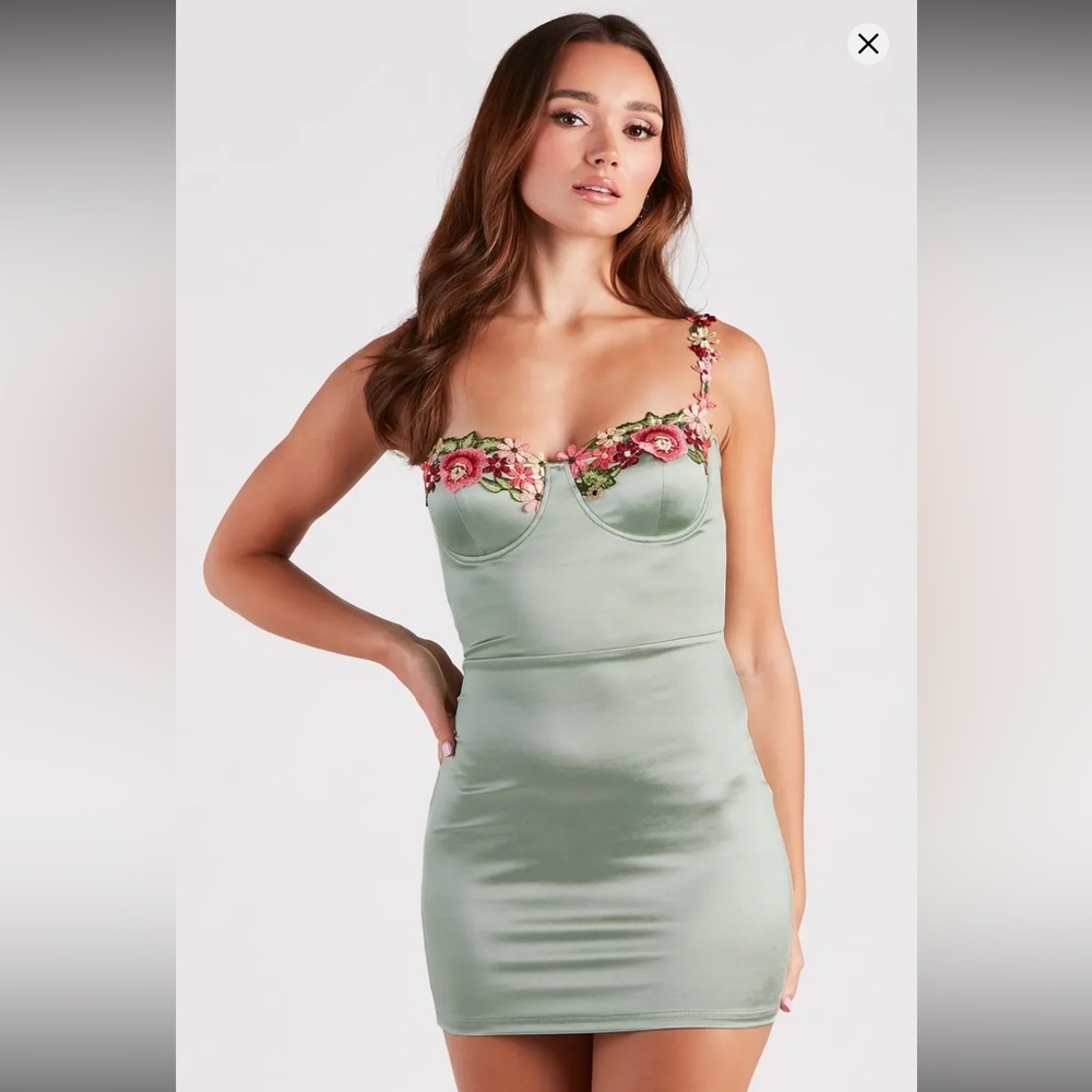 NWT Windsor Floral Satin Mini Dress Large Green Bodycon Sweetheart Embroidered